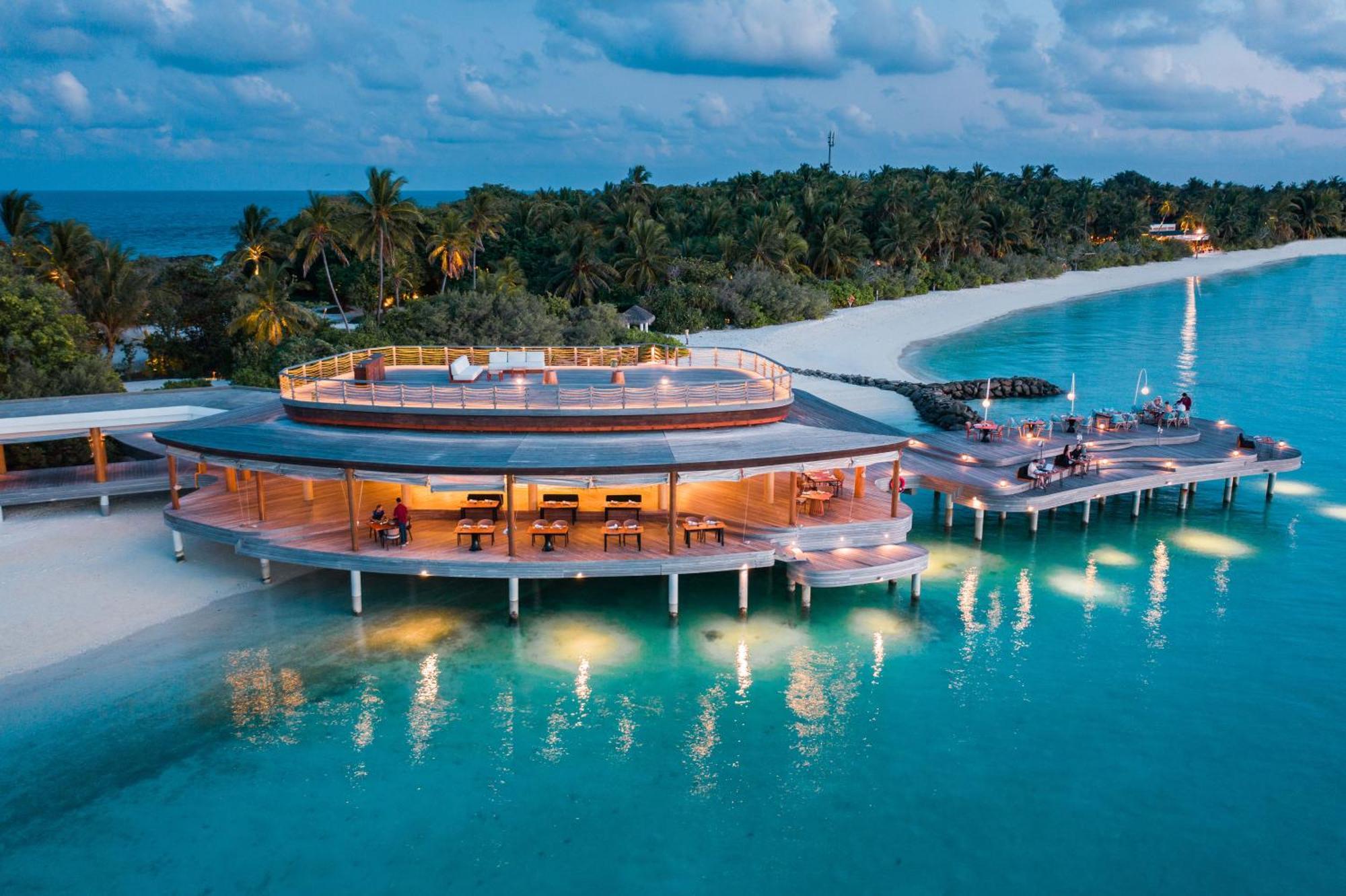 Resort Fairmont Maldives, Sirru Fen Fushi 5*